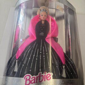 Happy Holidays Barbie Doll 1998 Special Edition Mattel.